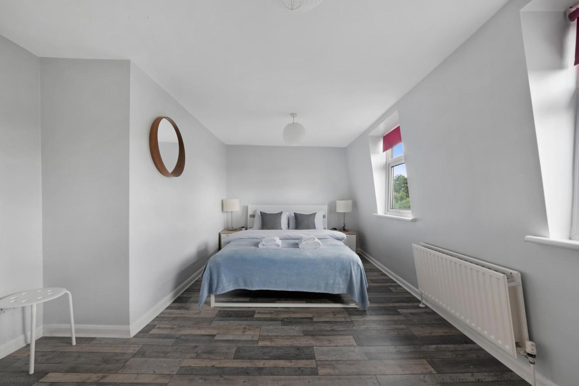 Two Bedroom Duplex In Angel High Street Apartment *