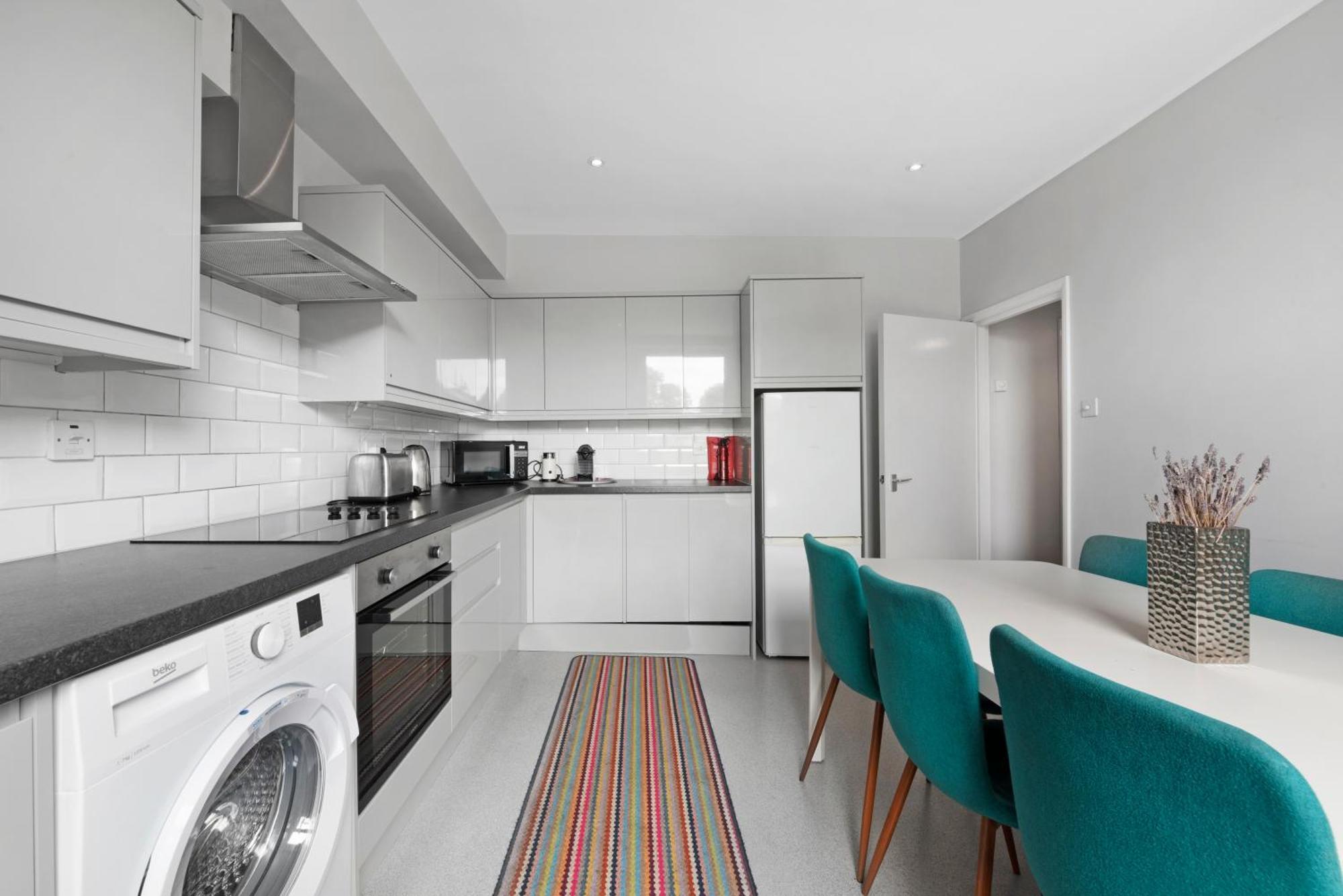 Two Bedroom Duplex In Angel High Street *