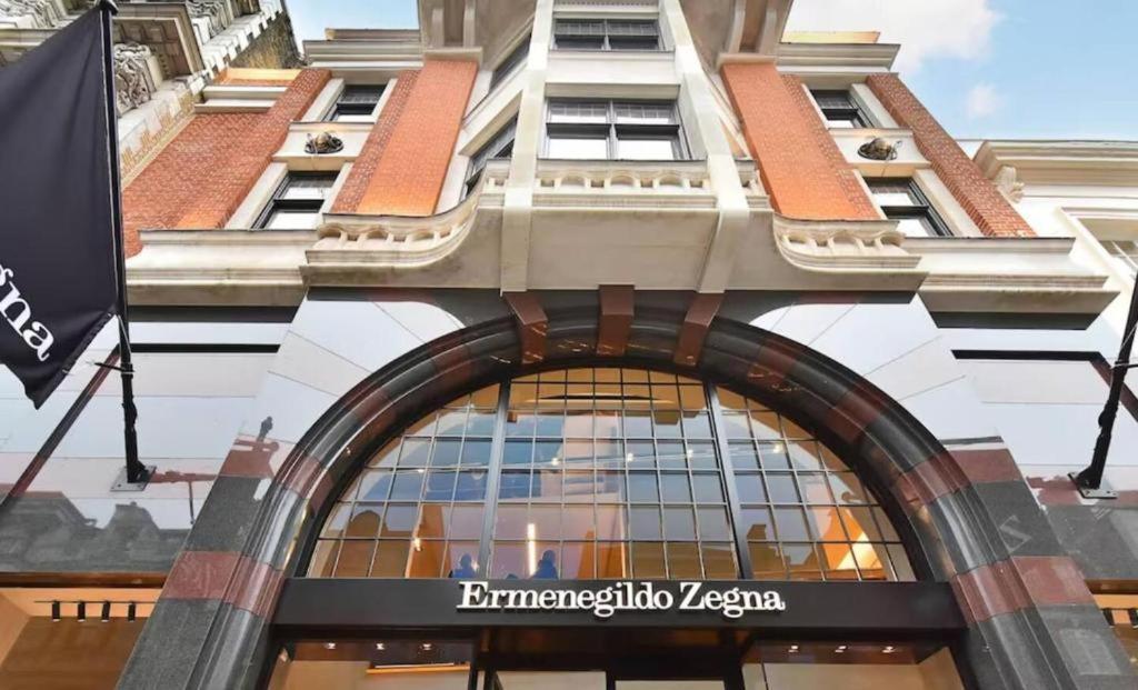 Two Bedroom Duplex In Angel High Street Apartment London