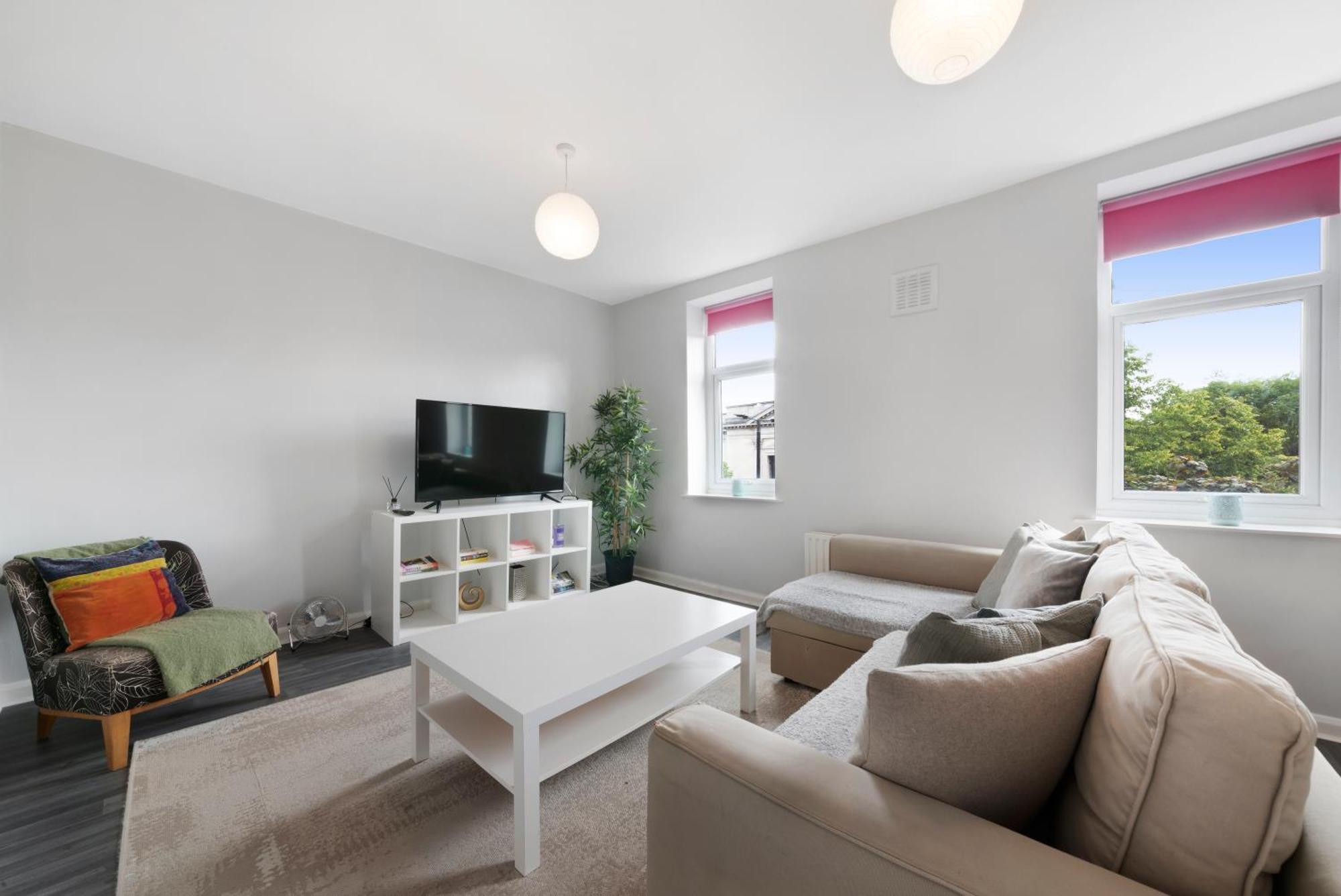 Two Bedroom Duplex In Angel High Street Apartment *